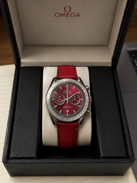 Omega Speedmaster ’57 حمراء